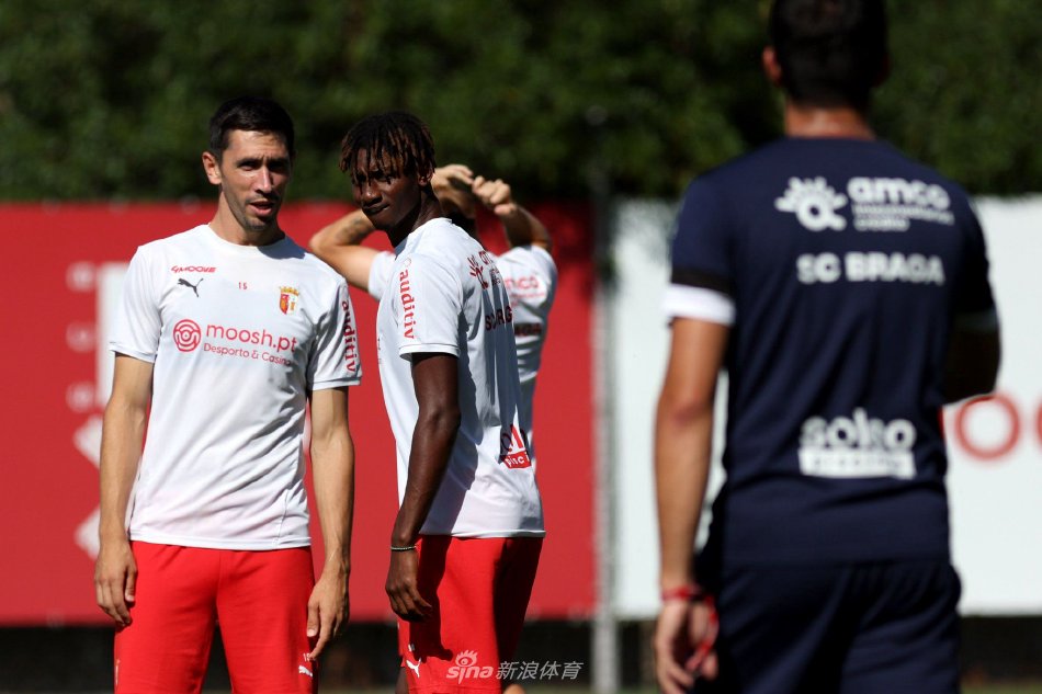 费尔南德斯 费尔南德斯